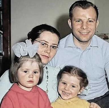 Оживить фото Гагарина бесплатно — исходная фотография до обработки