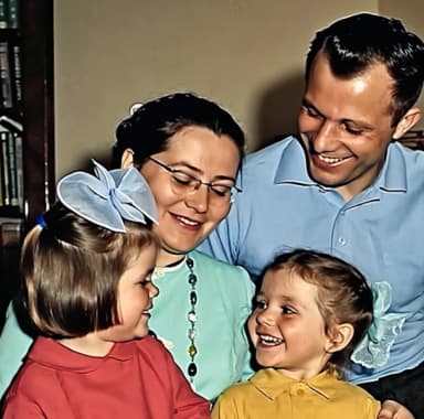 Оживлённое фото Гагарина — результат после обработки нейросетью SyncPhoto